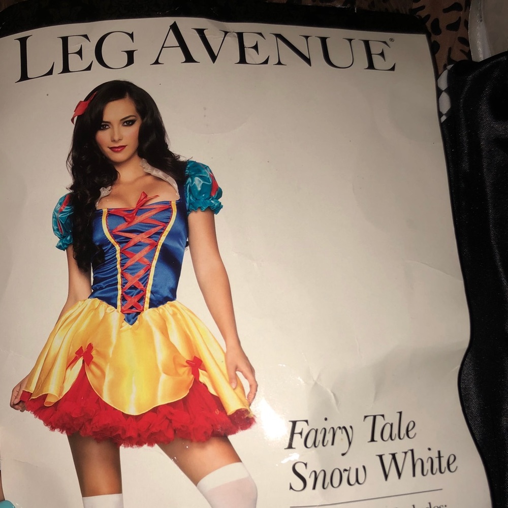 Snow White Halloween costume